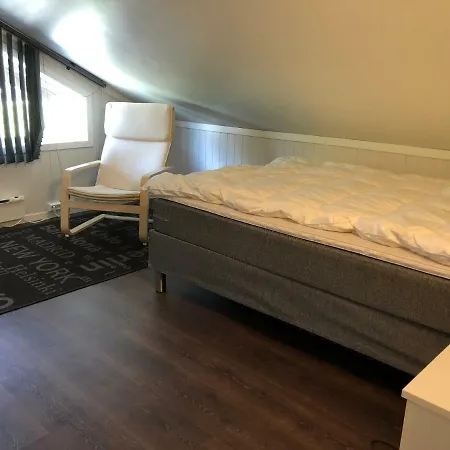 Hoyt Og Lavt Apartman *